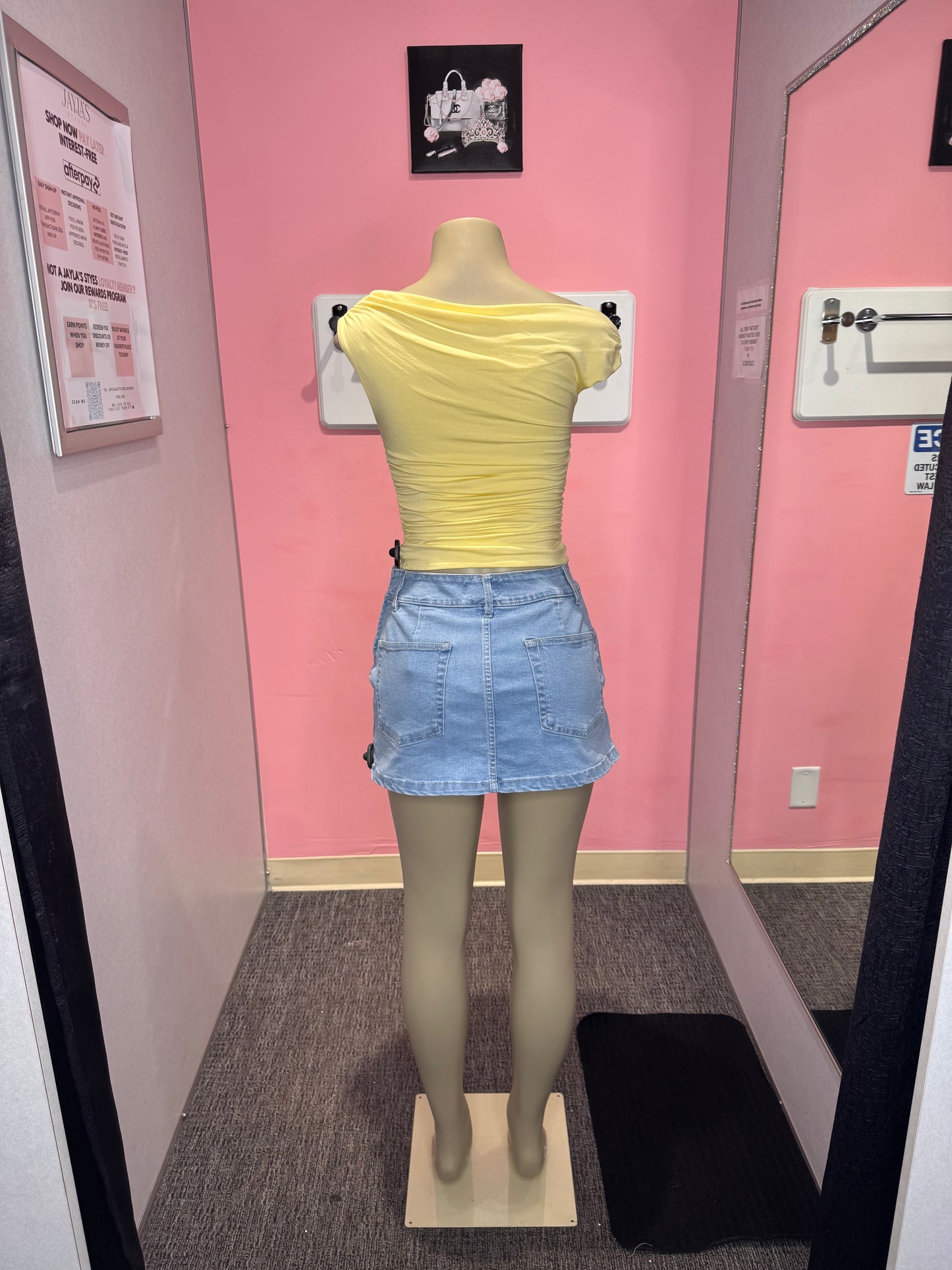 Chaire yellow asymmetrical top