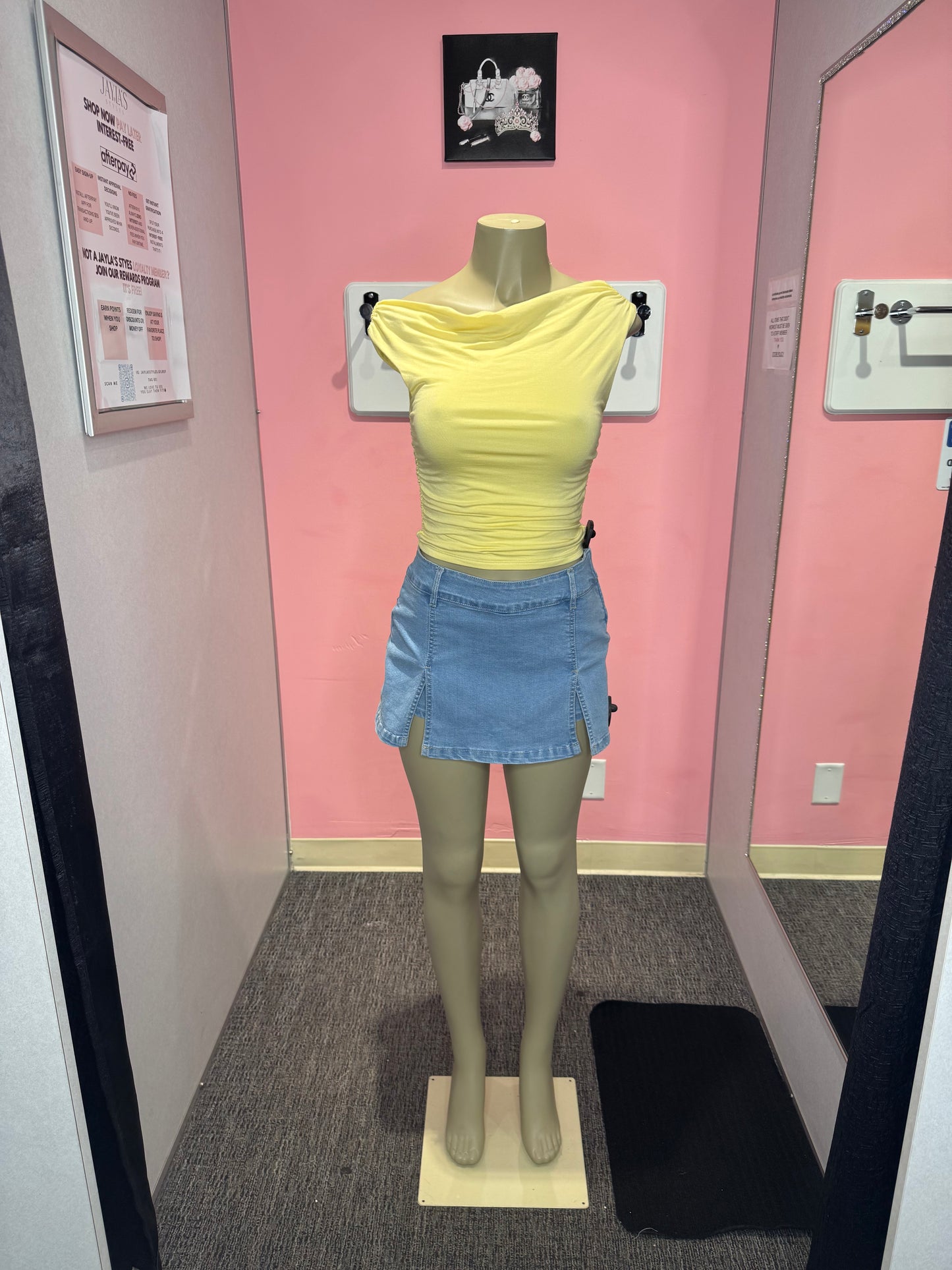 Chaire yellow asymmetrical top