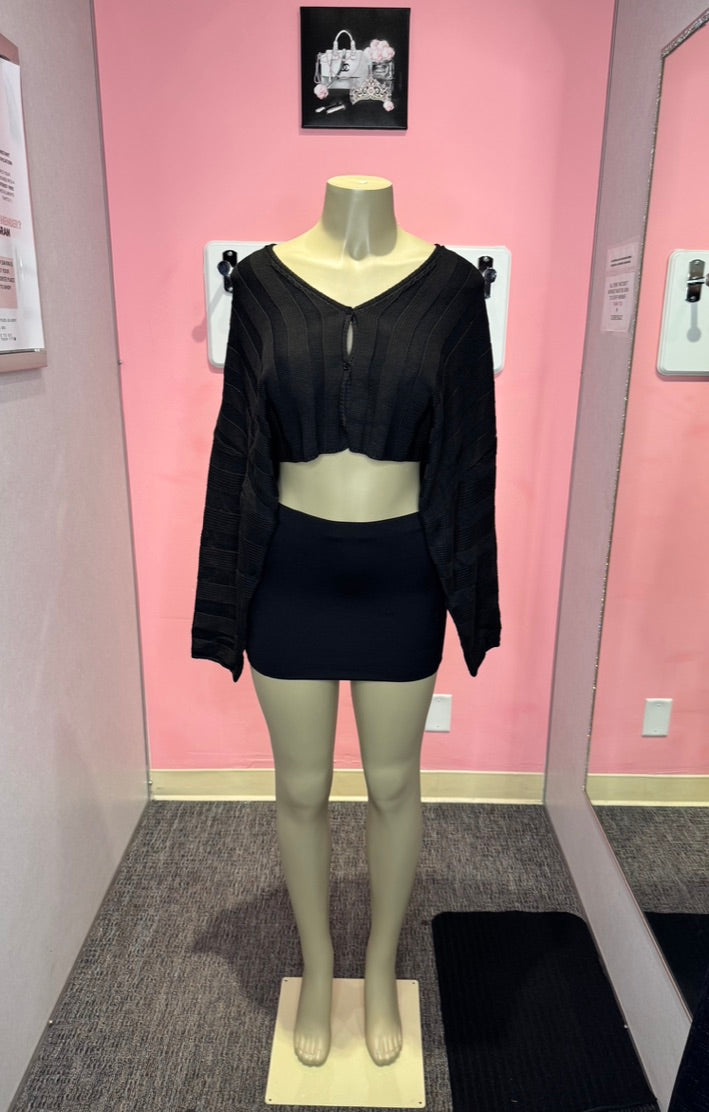 Silvia black crop kited button top